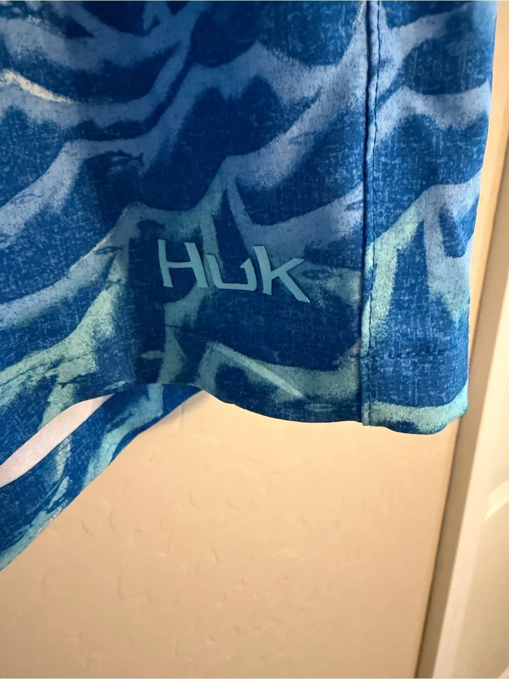 Huk Men's Blue Wave-Print Swim Trunks